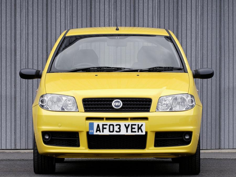  Fiat Punto Sporting 2003 года  (UK) (фото 5 из 8)
